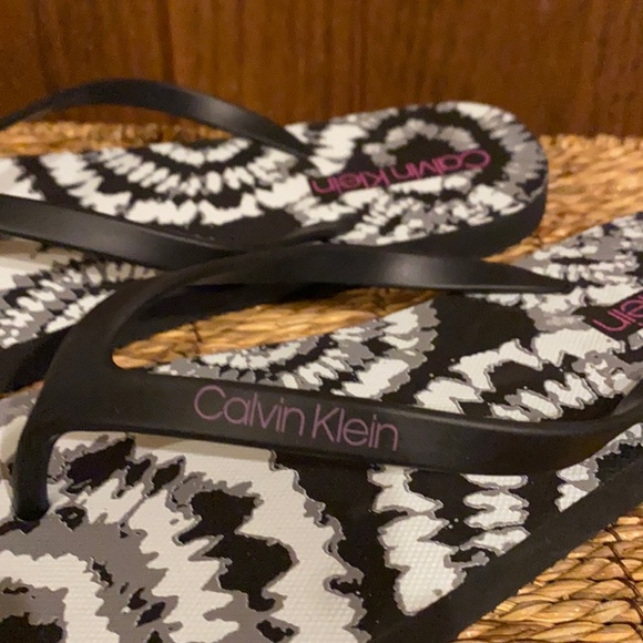 Calvin Klein Sarmine Sandal Black/Pink Logo - Picture 4 of 10